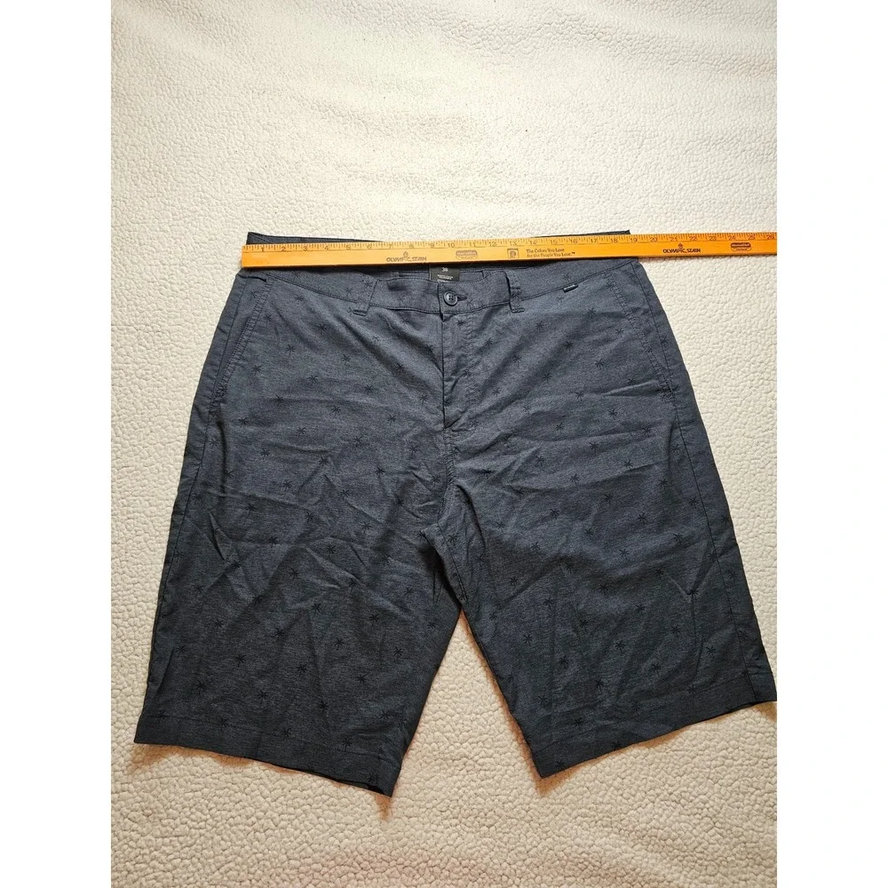 TravisMathew Mens 38 Golf Shorts Charcoal Gray Palm Tree Print